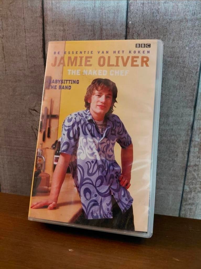 Jamie Oliver Babysitting videoband. NIEUW IN FOLIE., Alle leeftijden, Ophalen of Verzenden, Nieuw in verpakking, Tv-serie of Tv-programma