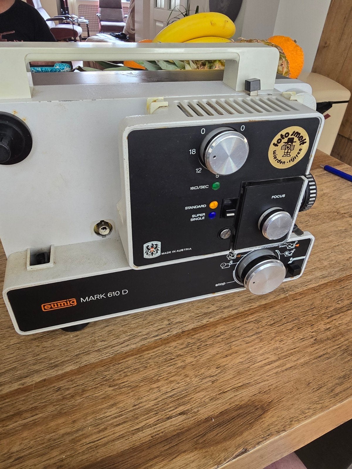 Eumig Mark 610 D Super 8 projector, Ophalen of Verzenden, Gebruikt, Met scherm
