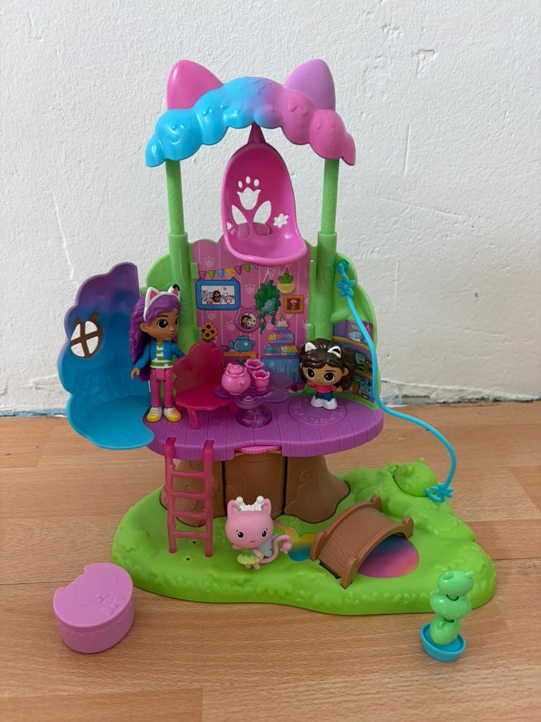 Gabby’s poppenhuis Gabby en Kitty Fee’s Boomhut, Ophalen, Poppenhuis