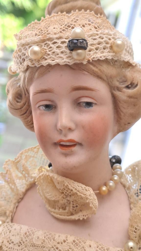 BEELDSCHONE HALFDOLL WERD GEBRUIKT ALS CLOCHEOP KAASPLATEAU, Ophalen of Verzenden