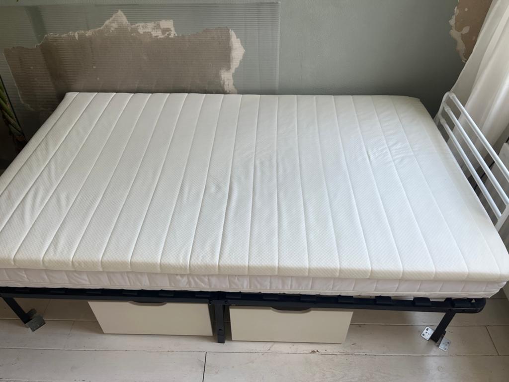 Bed 120x200 cm inclusief topper en matras, Huis en Inrichting, Ophalen, Gebruikt, Twijfelaar, 120 cm