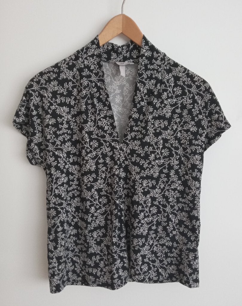 H&M zwart witte v-hals blouse, maat M, H&M, Verzenden, Zwart, Nieuw