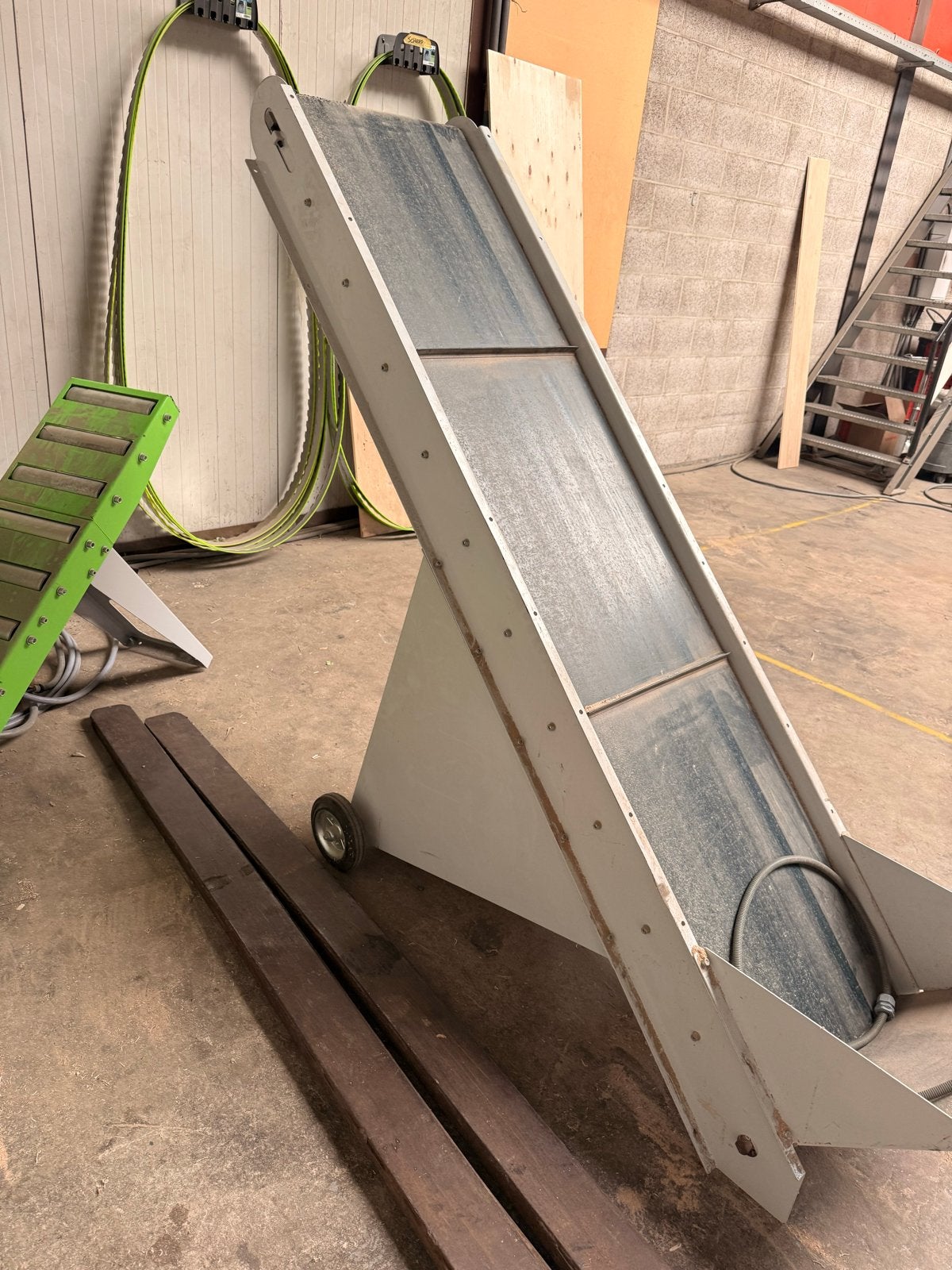 Elevator / transportband voor afvoer bij machines, Ophalen, Gebruikt