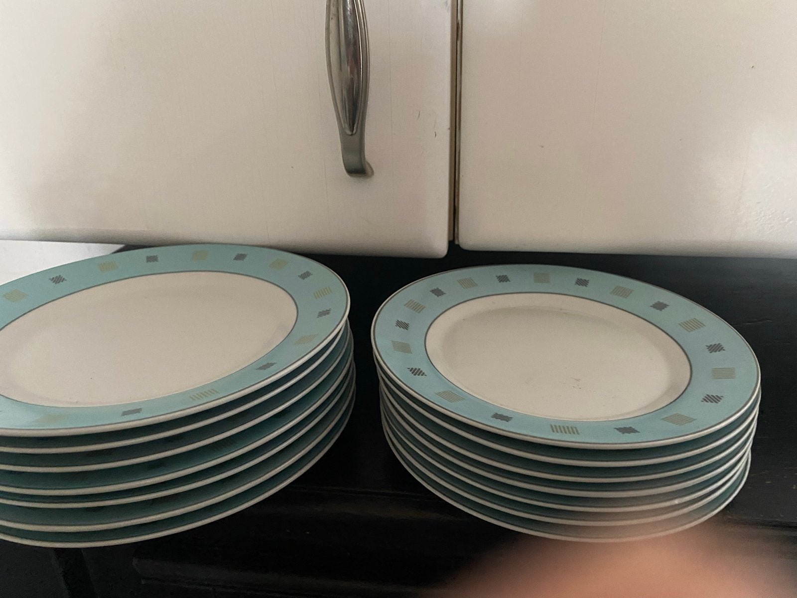 Set borden met blauw/groen patroon, Keramiek, Nieuw, Ophalen of Verzenden, Bord(en)