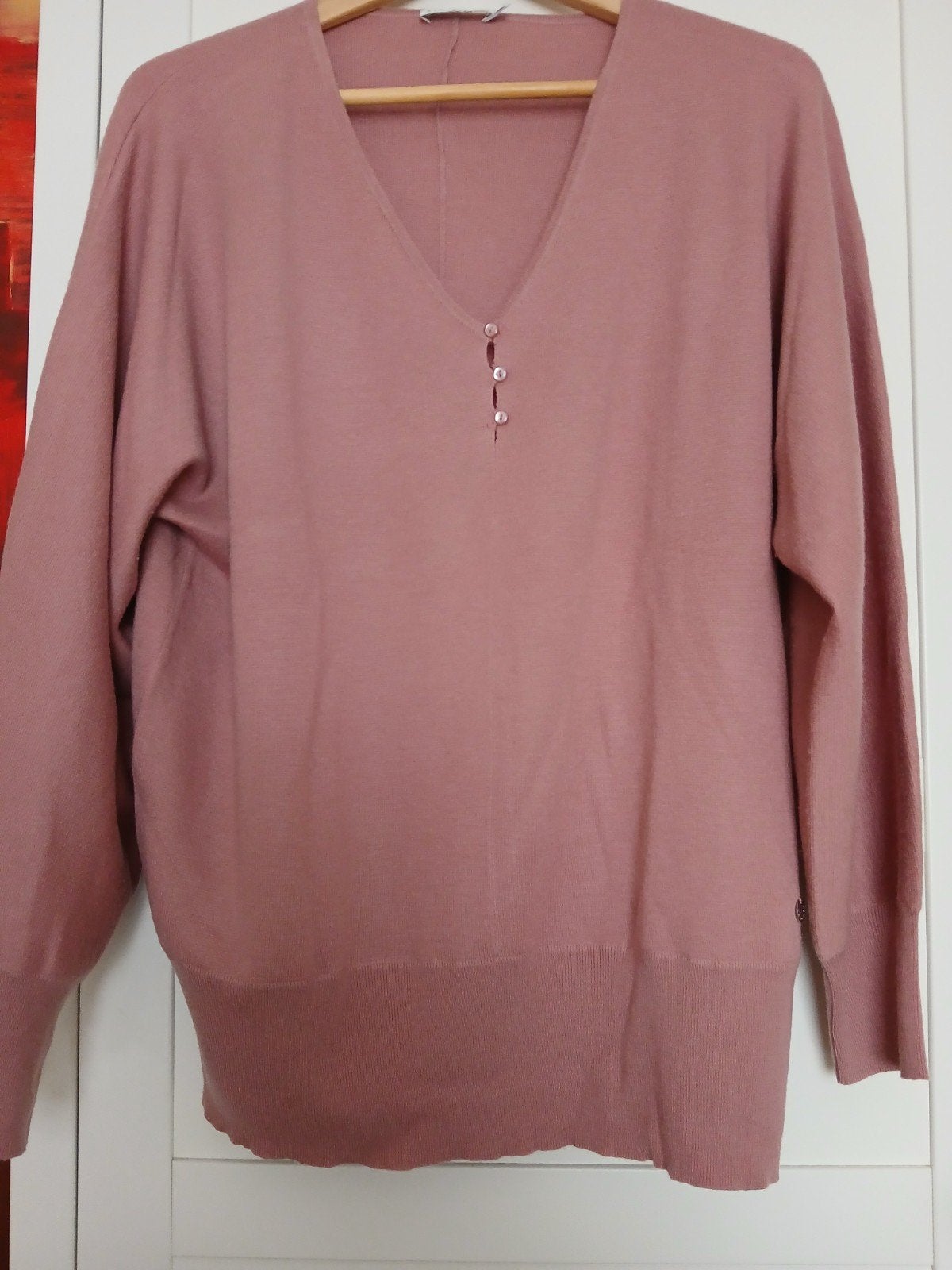 Roze trui met V-hals en knoopjes - Xandres Gold, Kleding | Dames, Truien en Vesten, Verzenden, Maat 46/48 (XL) of groter, Zo goed als nieuw