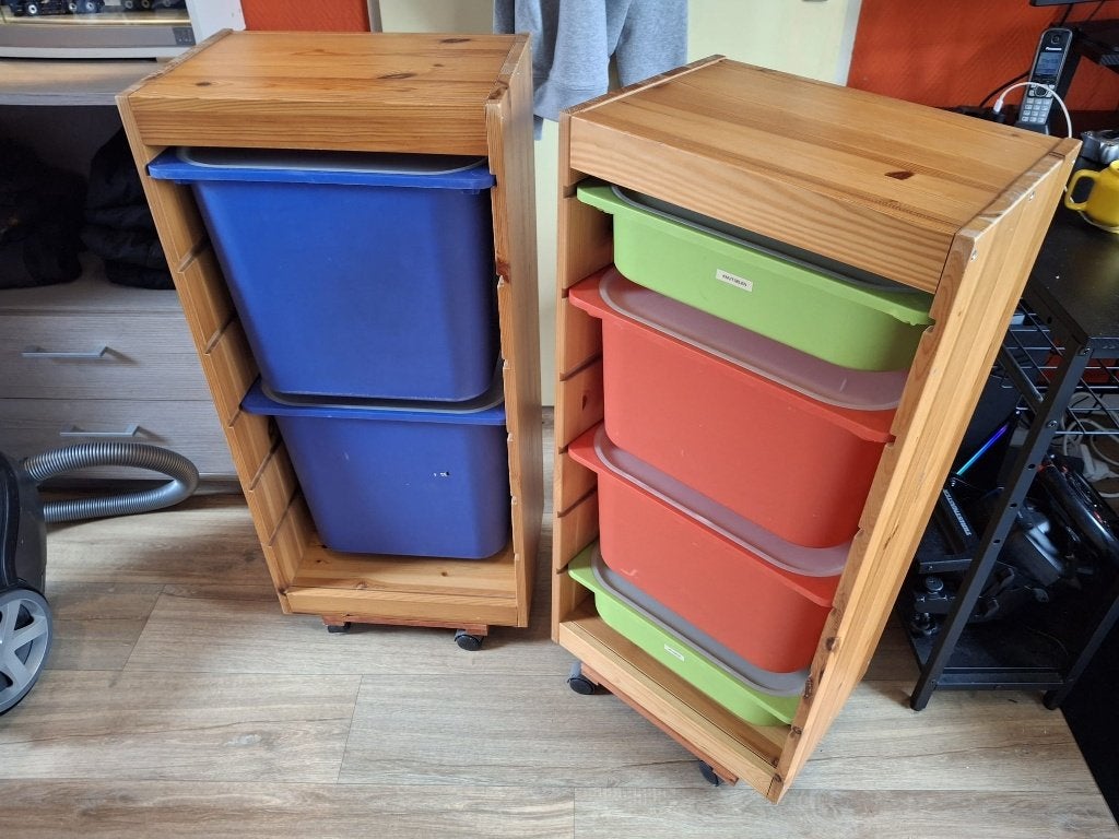 2 Verrijdbare Houten kasten met Bakken & Deksels, Ophalen, Gebruikt