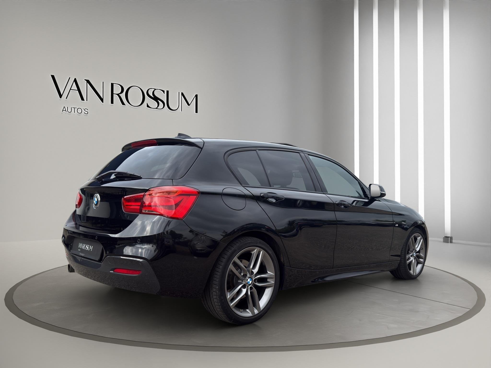 Foto 3 van BMW 1-serie 118i Edition M Sport Shadow High Executive | Led