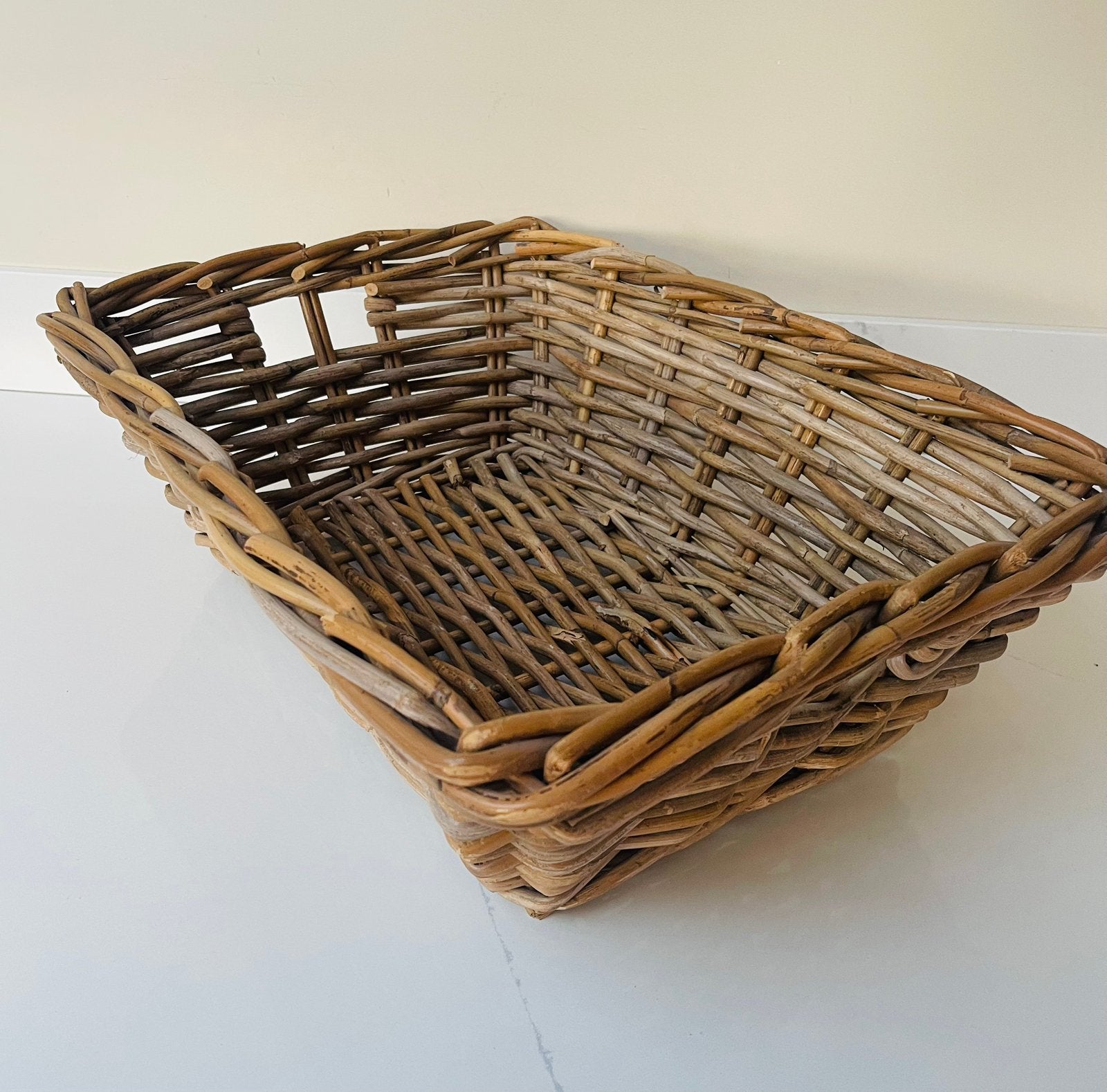 Grote vintage rotan mand arorog 51cmx38cm, Mand, Gevlochten, Ophalen of Verzenden, Zo goed als nieuw