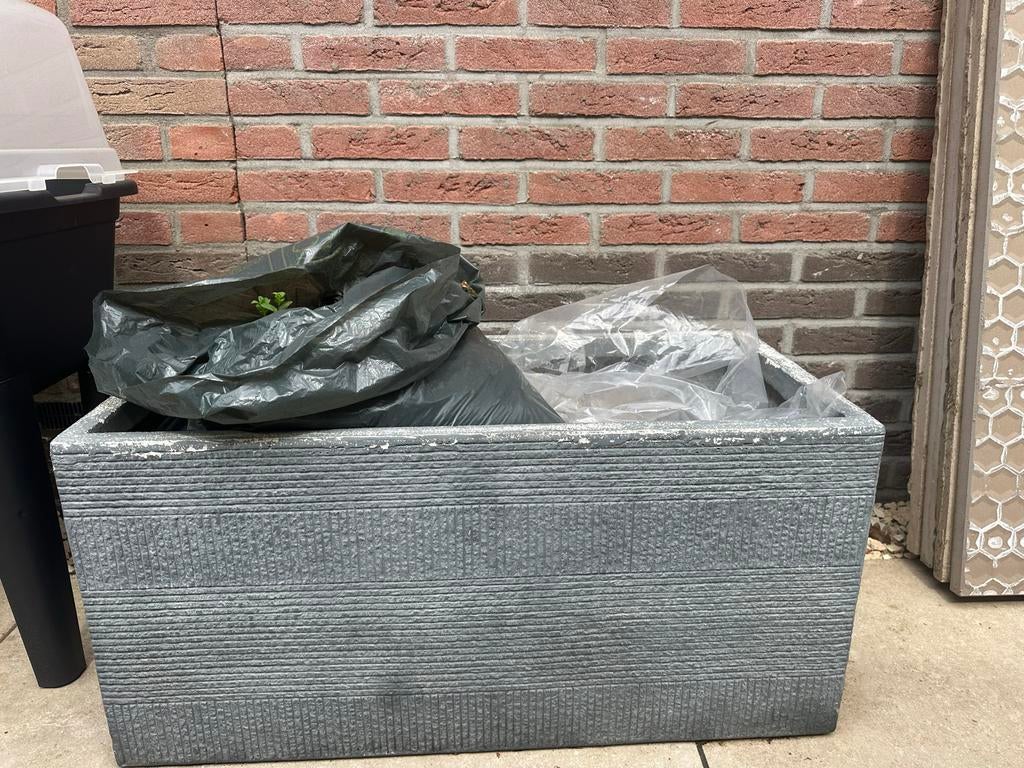 2 grijze plantenbakken, Tuin en Terras, Bloembakken en Plantenbakken, Ophalen, Kunststof, Gebruikt, Balkon