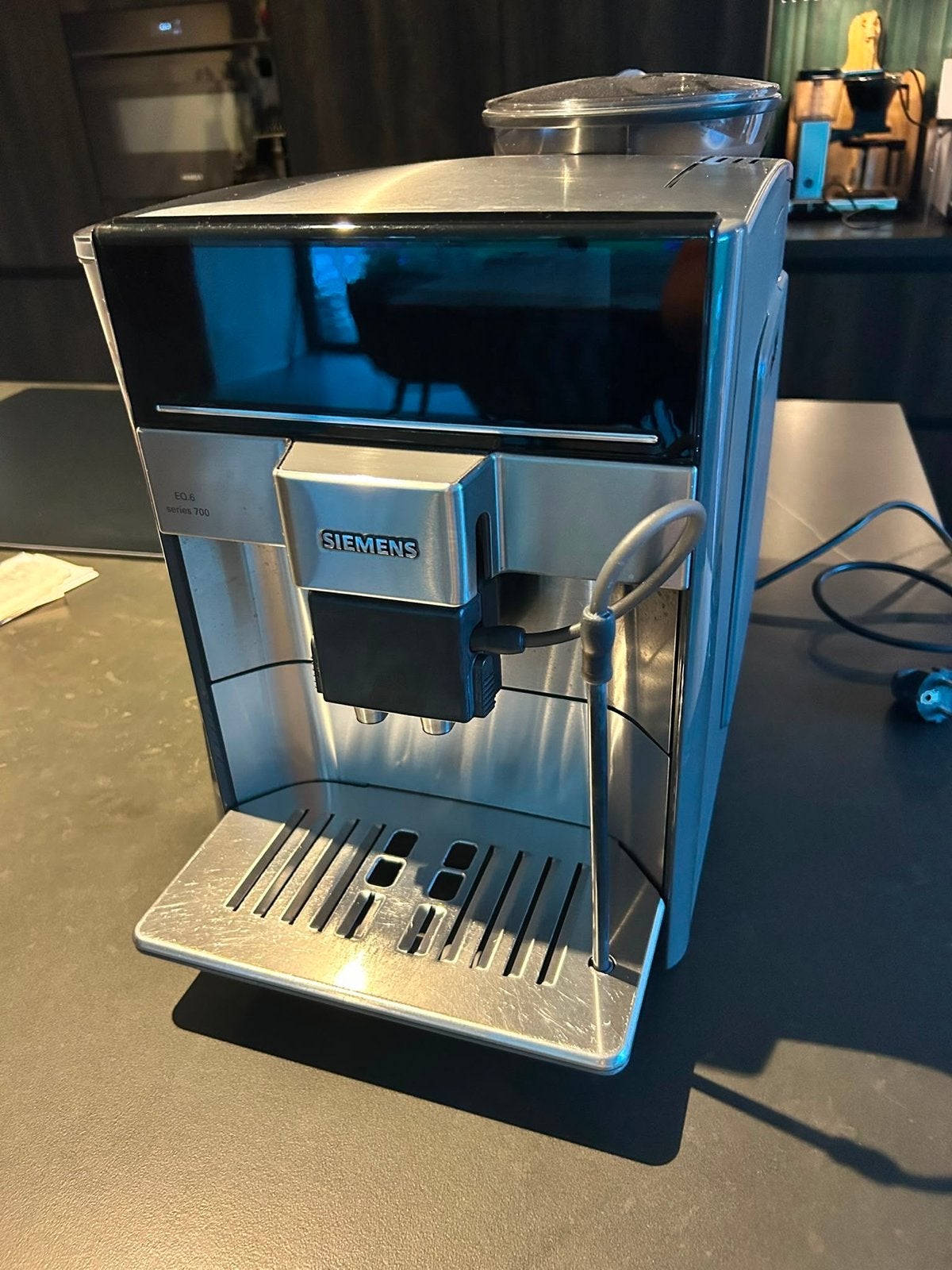 Siemens EQ.6 series 700 koffiemachine voor de handige Harry, 10 kopjes of meer, Koffiemachine, Koffiebonen, Niet werkend