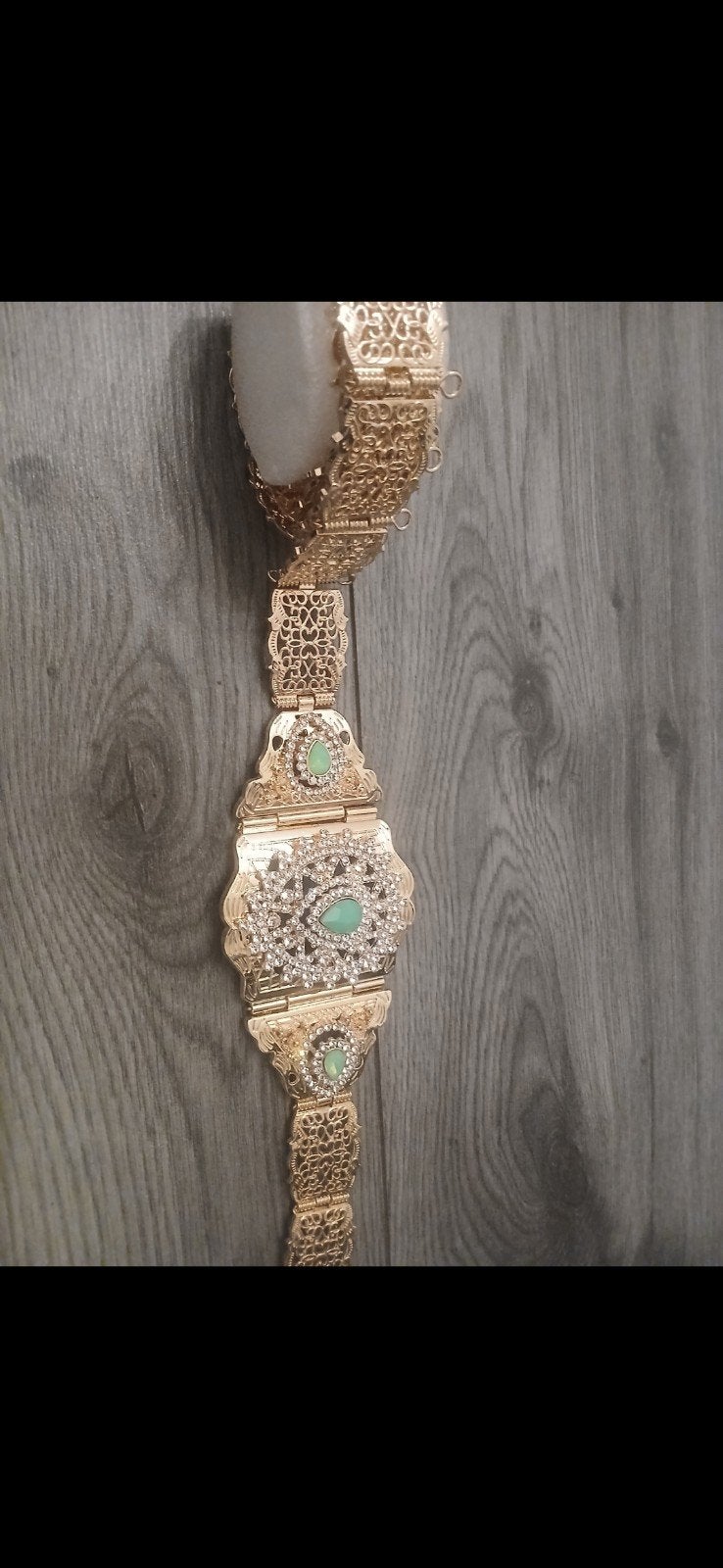 Nieuwe gouden riem met strass en groene stenen, Kleding | Dames, Ophalen, Nieuw, Overige kleuren, Tailleriem