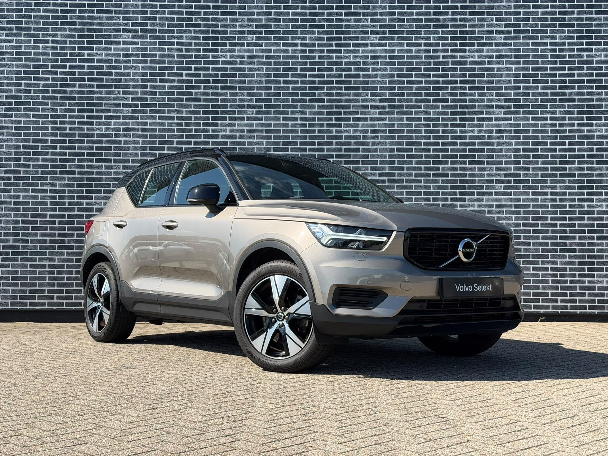 Foto 3 van Volvo XC40 1.5 T4 Plug-in Hybrid R-Design | PHEV | Trekhaak