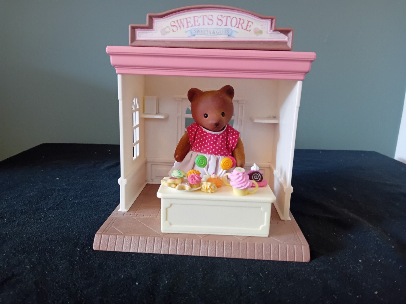 Sylvanian Families Snoepwinkel met Beer Figuur, Ophalen of Verzenden, Gebruikt, Poppenhuis