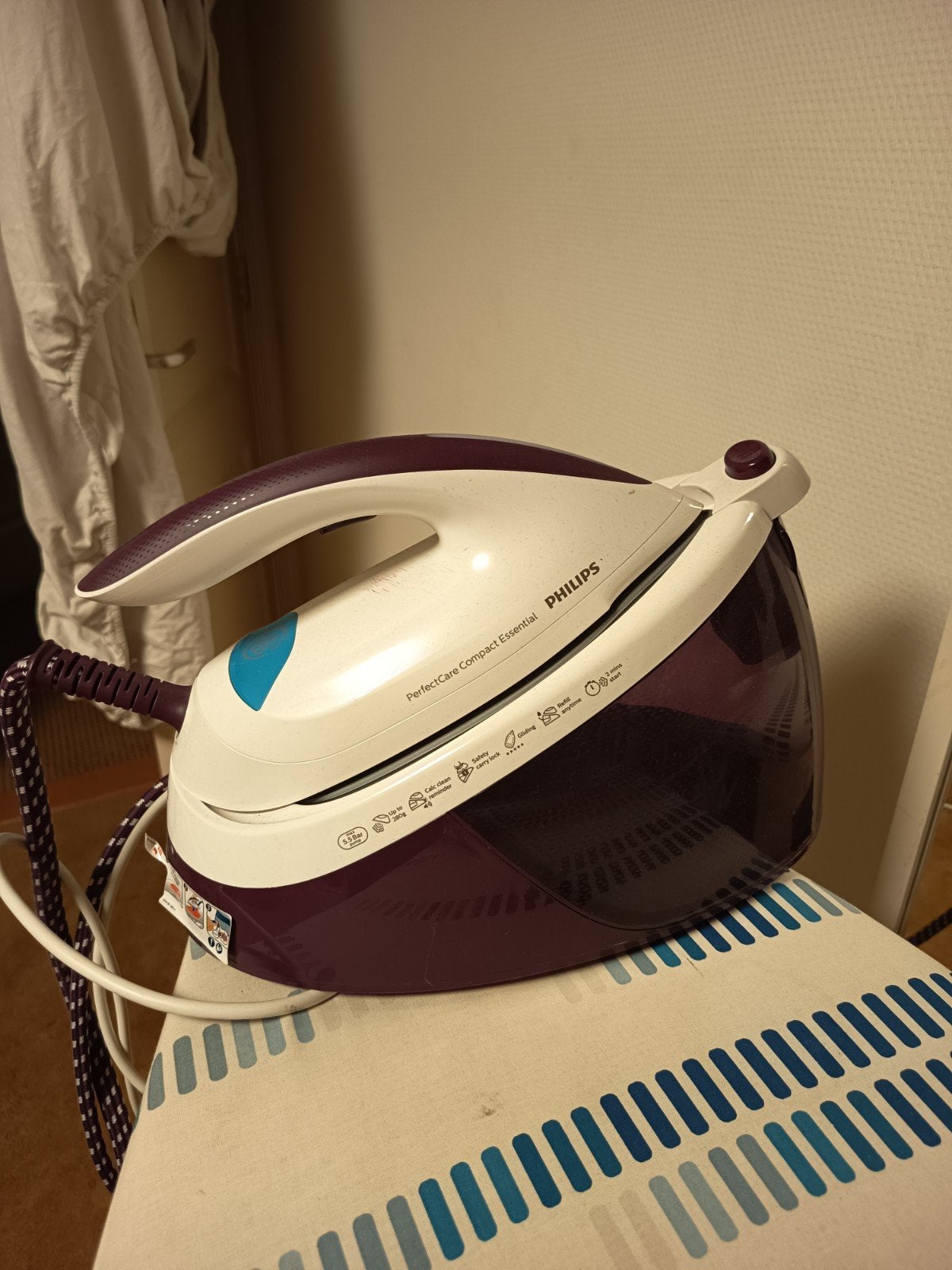 Philips PerfectCare Compact Essential Stoomstrijkijzer, Ophalen of Verzenden, Zo goed als nieuw, Strijkijzer met snoer