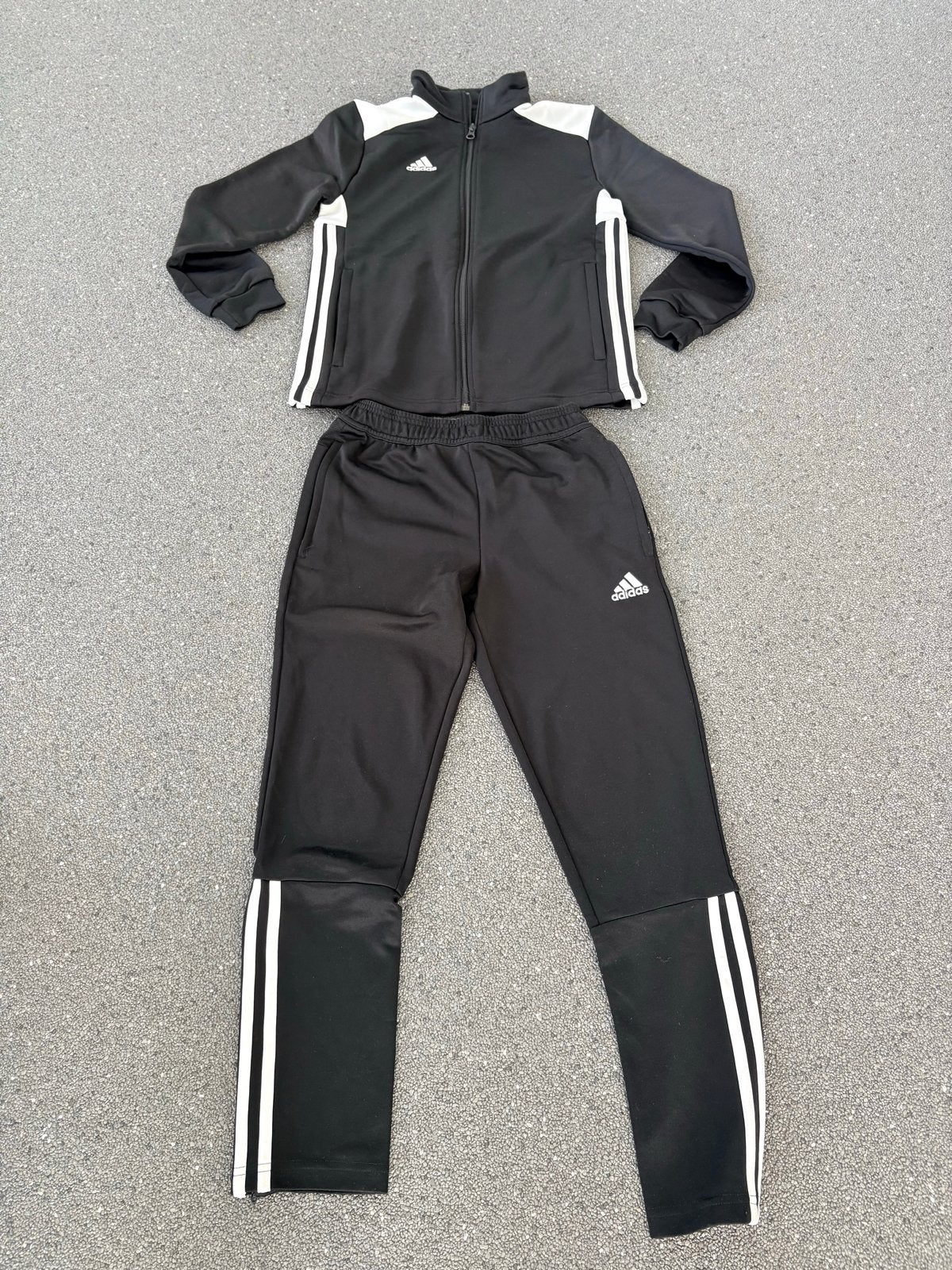 Adidas trainingspak maat 152 voor jongens, Ophalen of Verzenden, Zo goed als nieuw, Jongen, Setje