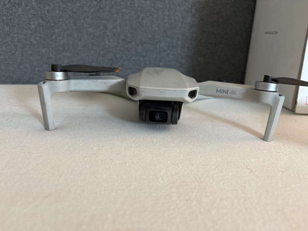 Dji mini 4kDrone met 2 accu's, en oplaadstation, Ophalen of Verzenden, Zo goed als nieuw, Elektro, Met camera