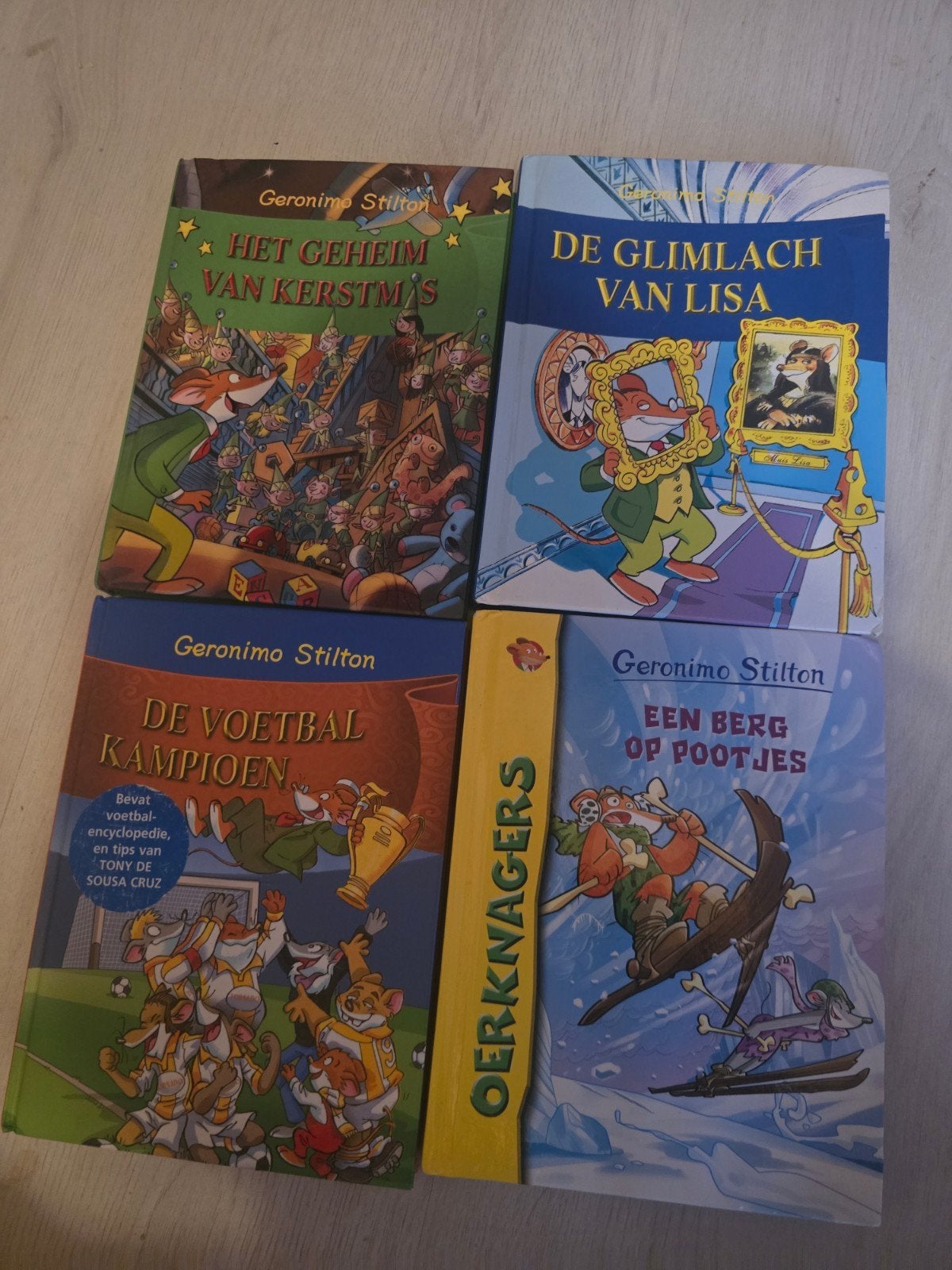 Geronimo Stilton - De voetbalkampioen 4 keer, Fictie algemeen, Geronimo Stilton, Ophalen of Verzenden, Zo goed als nieuw