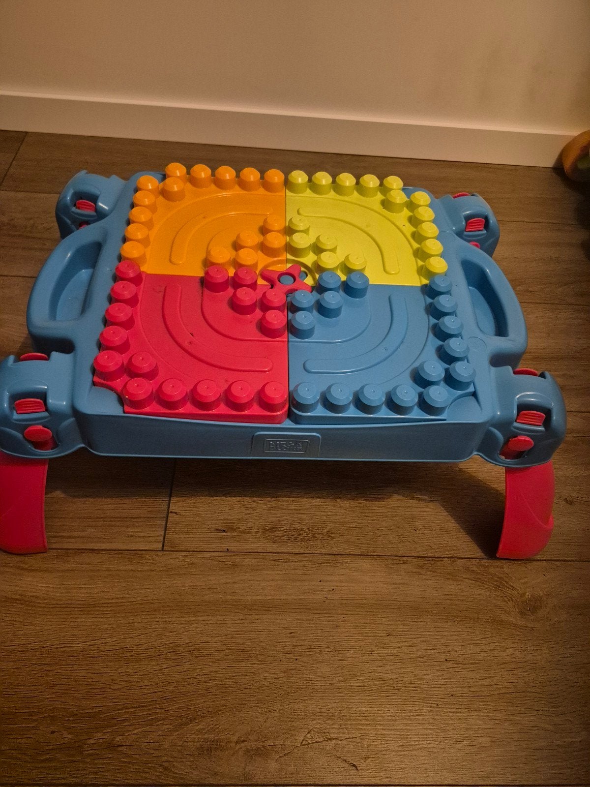 Megabloks bouwtafel met opbergruimte, Ophalen, Zo goed als nieuw