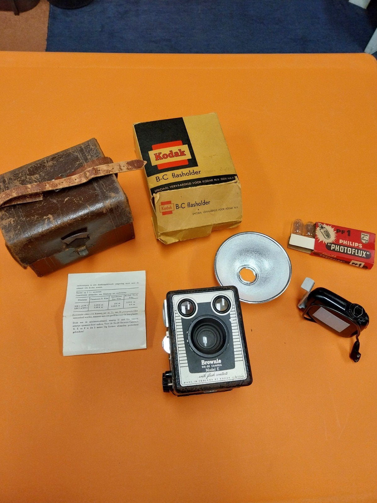 oude camera met flitser., Verzamelen, Ophalen of Verzenden, Voor 1940, Fototoestel