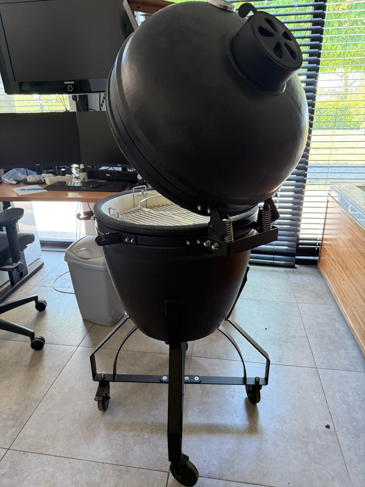 BBQ GRILLBILL PRO LARGE 21 inch, Ophalen, Nieuw, Met accessoires