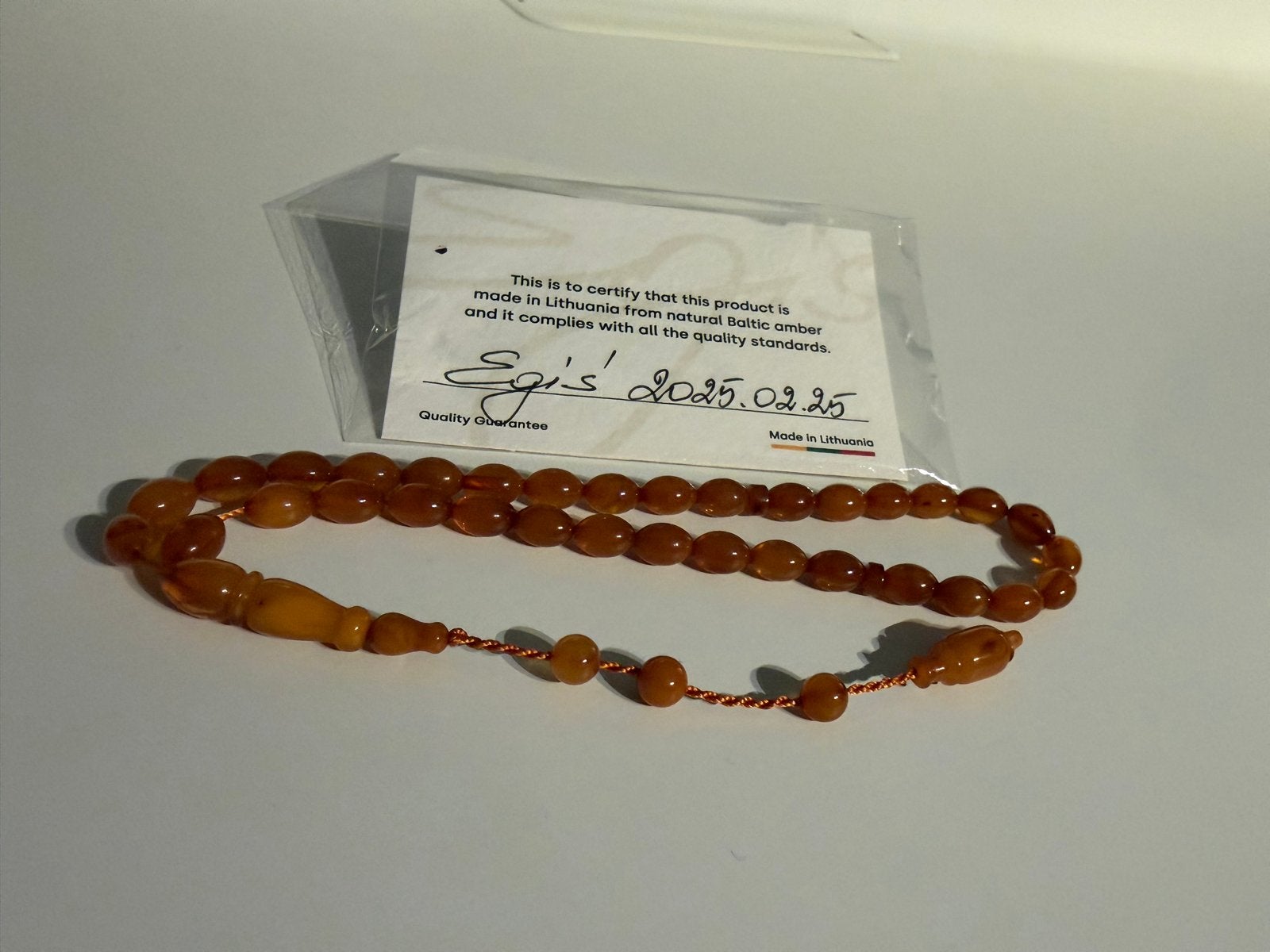 Zeldzame oranje Baltische Amber tesbih uit Litouwen, Ophalen of Verzenden, Overige materialen, Armband, Met edelsteen