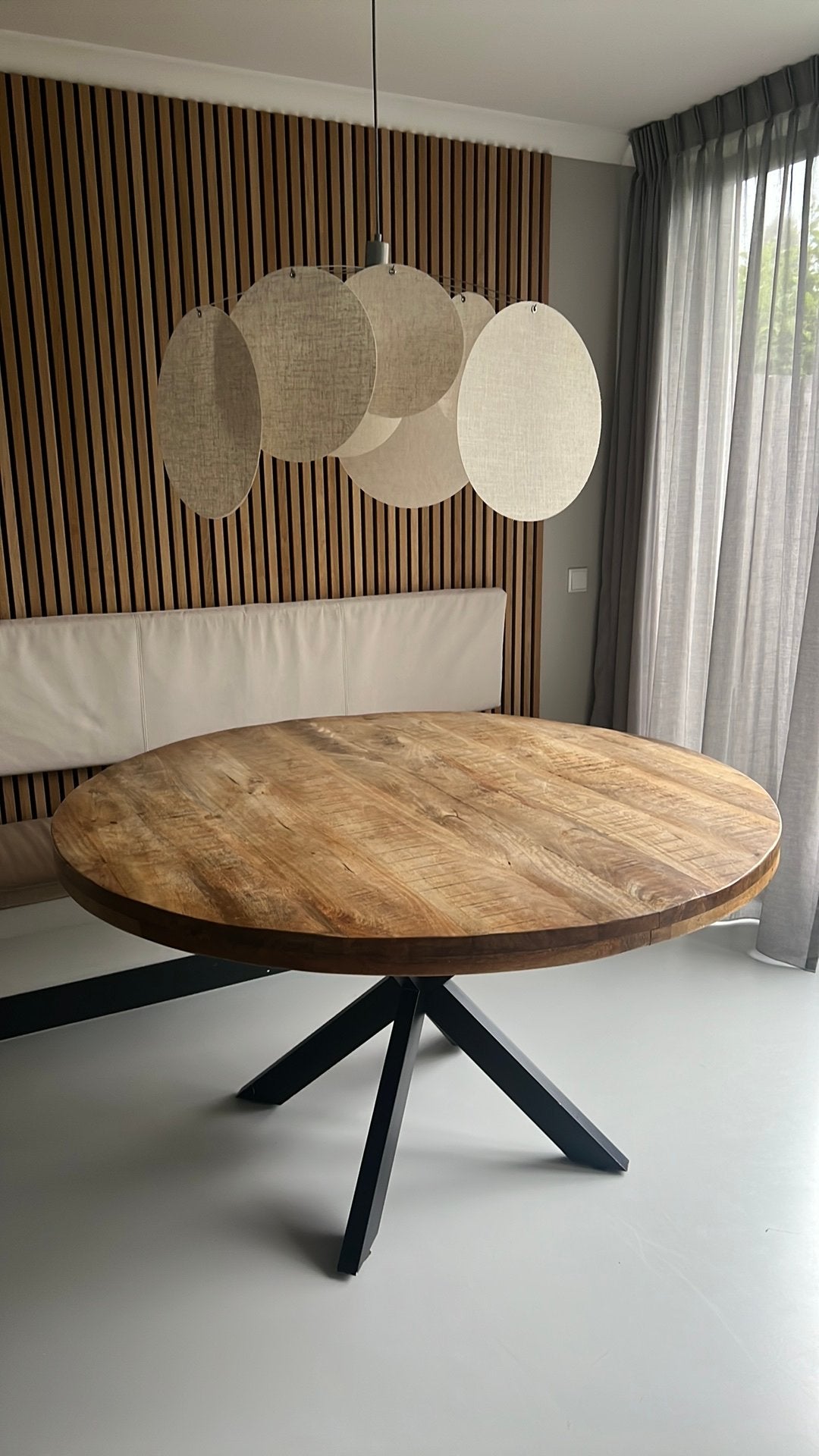 Robuuste ronde eettafel 140 cm met mangohouten blad, Ophalen, Gebruikt, 100 tot 150 cm, Rond