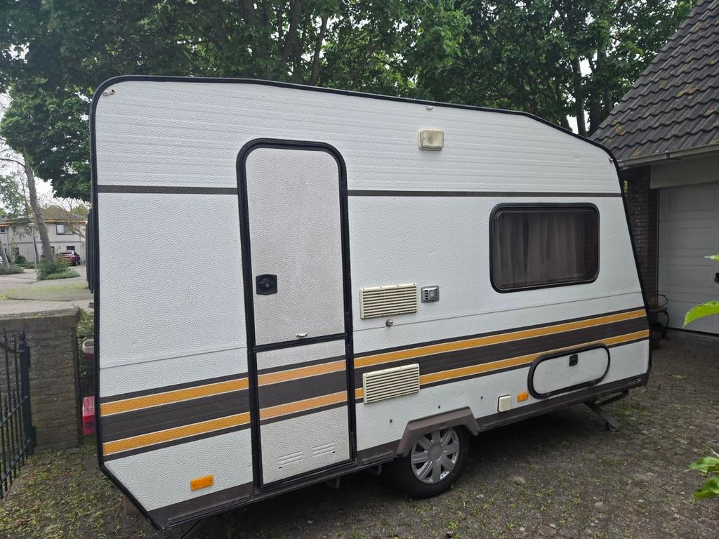 Knaus Südwind te koop, Caravans en Kamperen, Caravans, Rondzit, Tot en met 2, Dwarsbed, Reservewiel