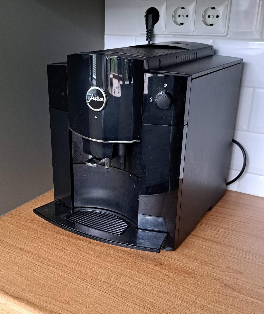 Jura D4, Witgoed en Apparatuur, Koffiezetapparaten, Gebruikt, Koffiemachine, Ophalen of Verzenden, 2 tot 4 kopjes