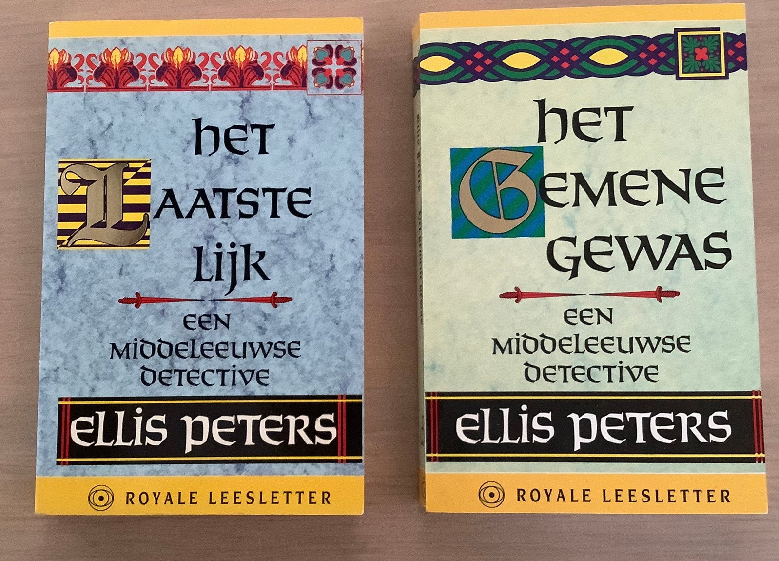 Het laatste lijk & Het gemene gewas - Br.Cadfael - E.Peters, Boeken, Detectives, Ophalen of Verzenden, Zo goed als nieuw