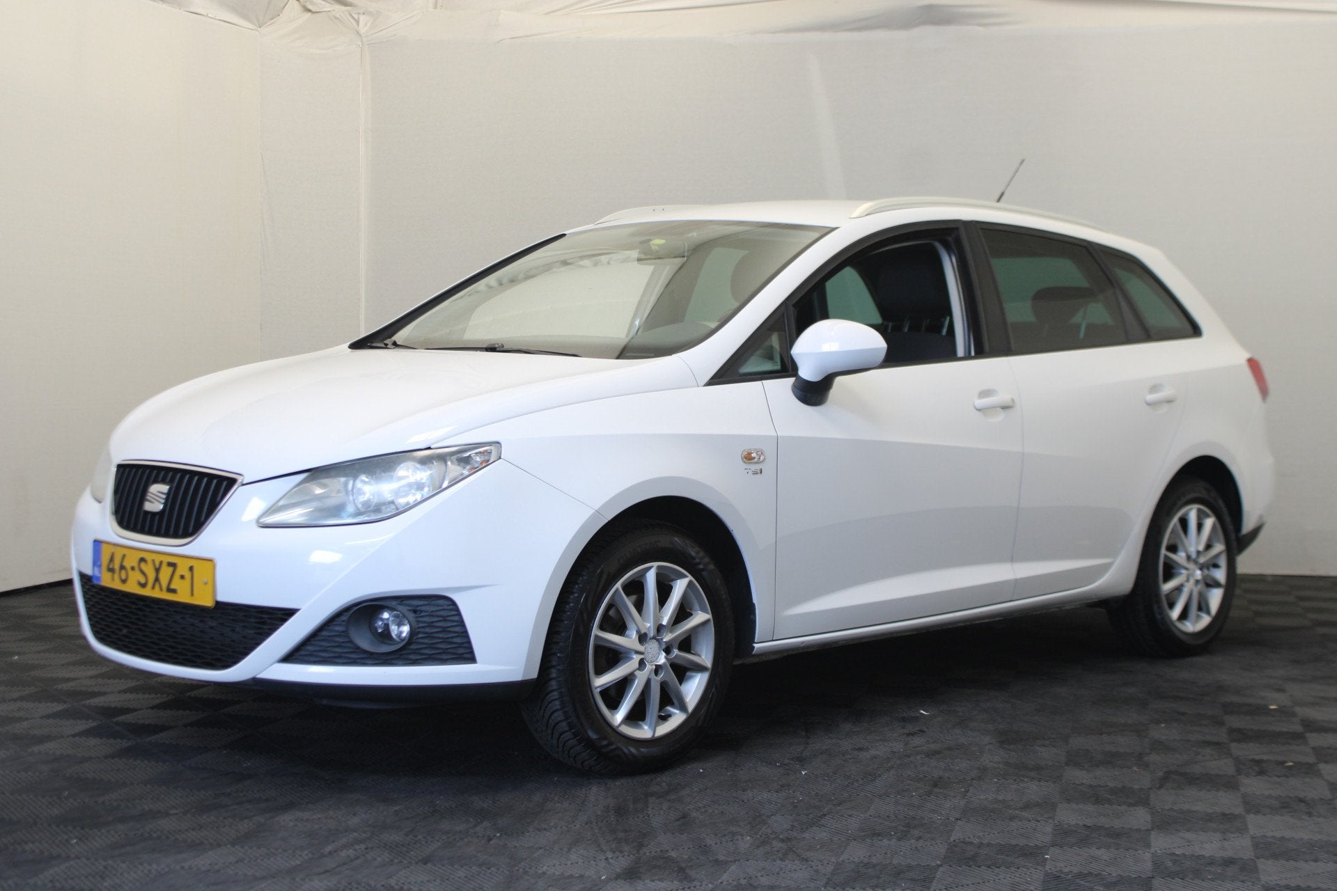 SEAT Ibiza ST 1.2 TSI Style (bj 2012), Auto's, Voorwielaandrijving, Euro 5, Stof, Zwart