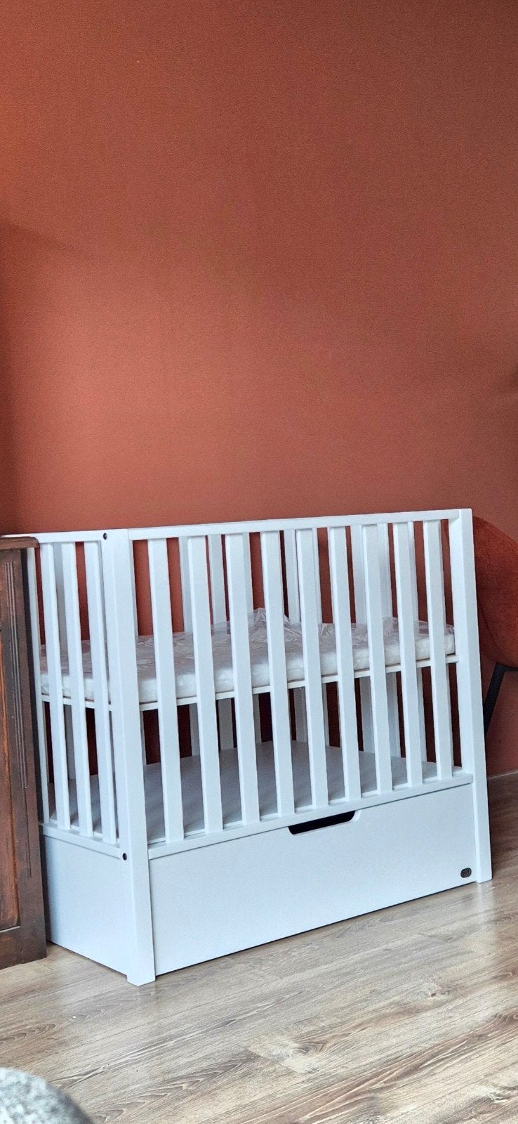 TWF box Bas met lade, verstelbare bodem en matras, Ophalen, Zo goed als nieuw