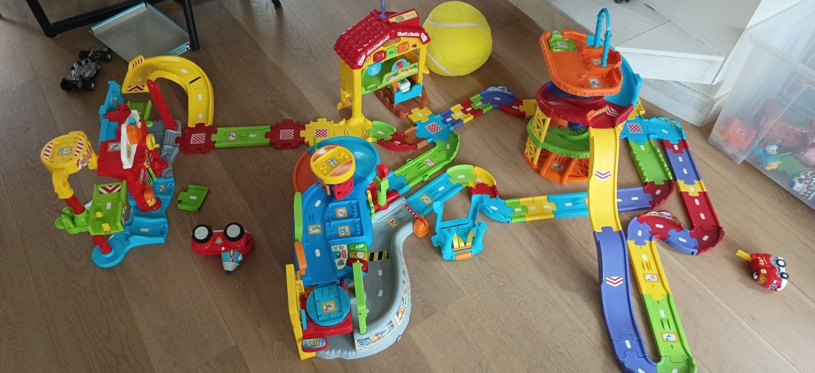V-tech Toet Toet, garage, parkeertoren, brandweer, boerderij, Kinderen en Baby's, Ophalen of Verzenden, Zo goed als nieuw, 2 tot 4 jaar