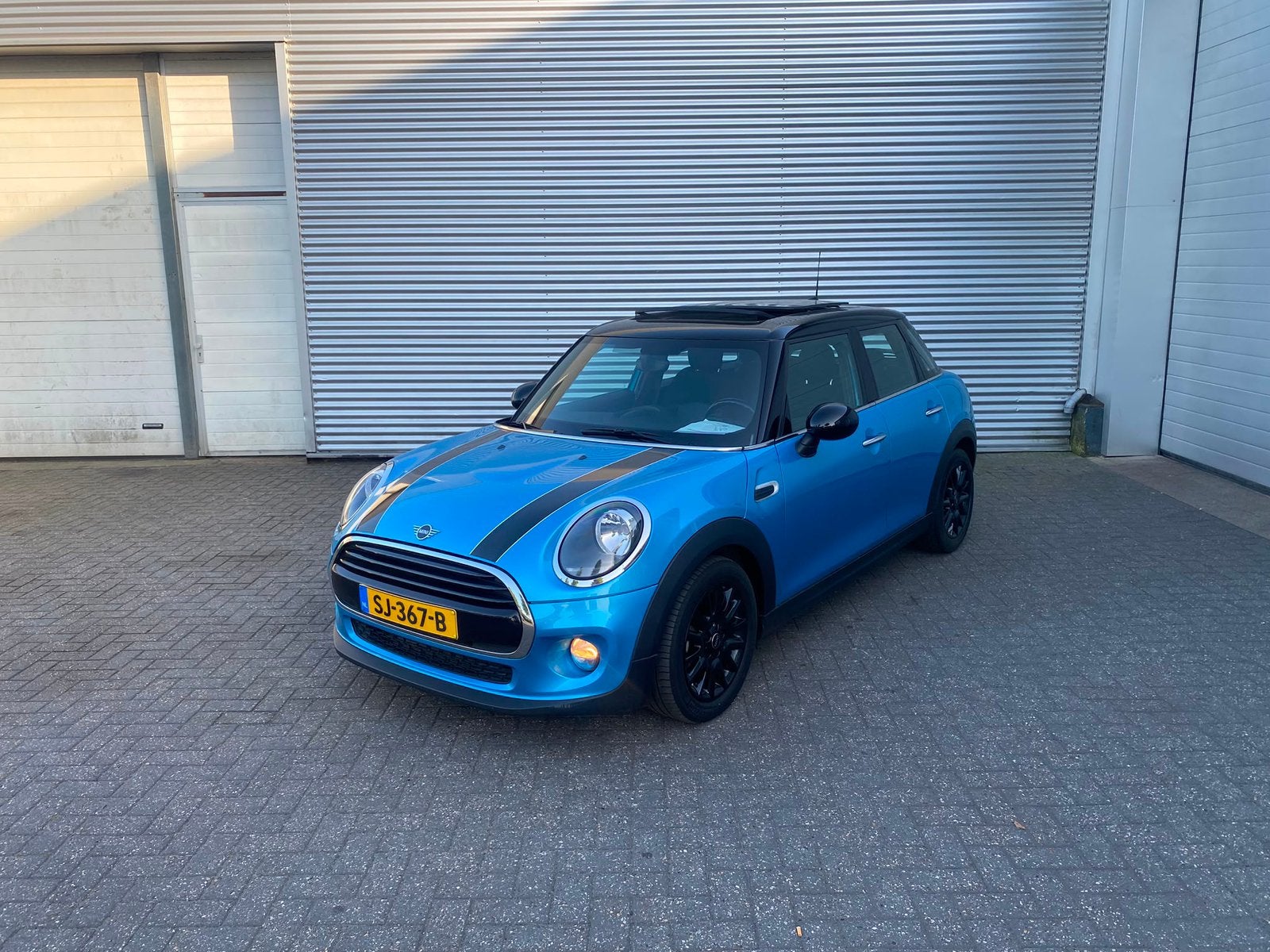 Mini Cooper 1.5 Business Edition | 5 DEURS | PANO | NAVI |, Auto's, Mini, Voorwielaandrijving, 136 pk, Blauw, Leder en Stof