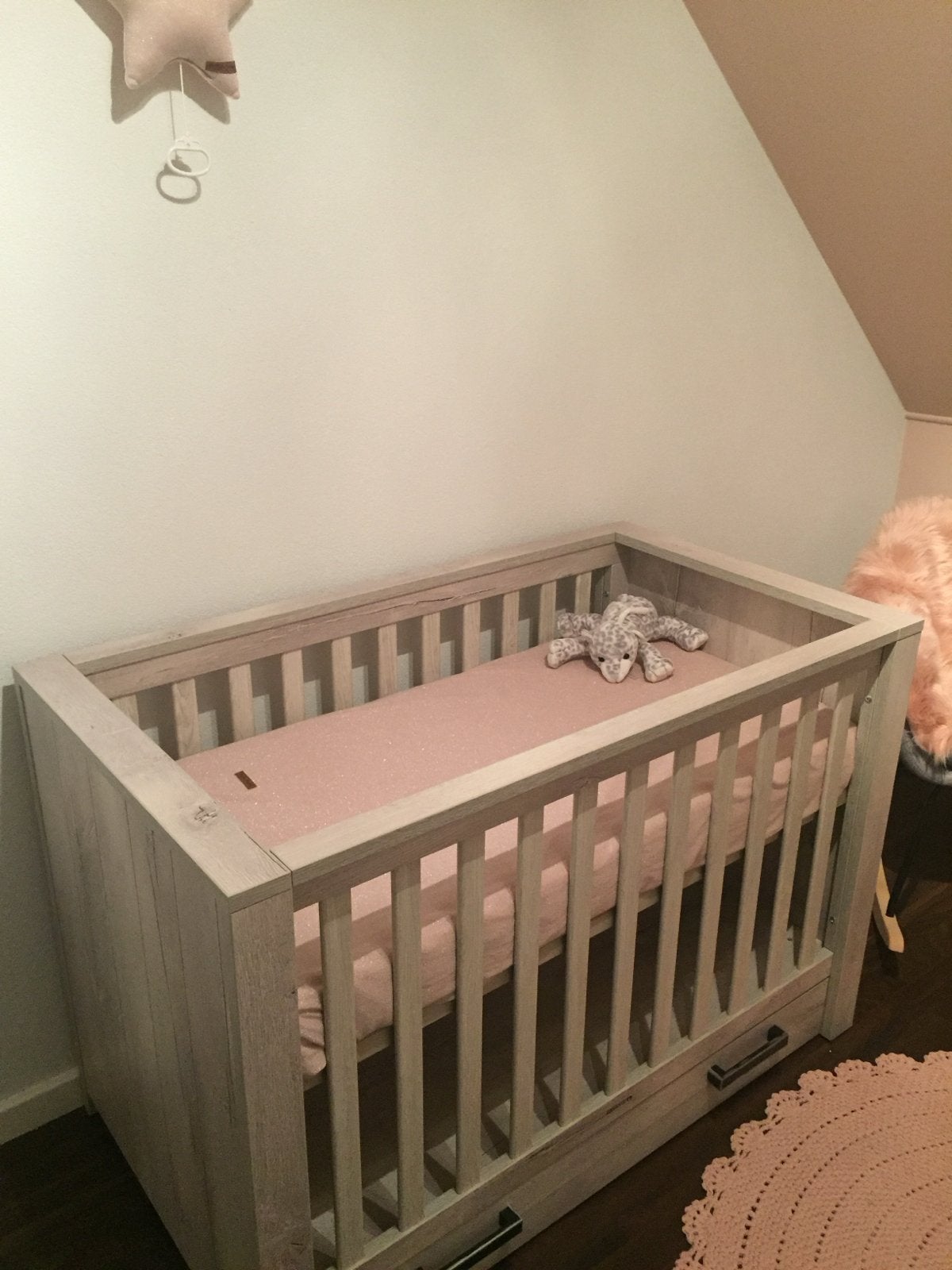 Kidsmill Sem Babykamer Set: Ledikant, Commode, Wandrek, Ophalen, Zo goed als nieuw, Jongetje of Meisje