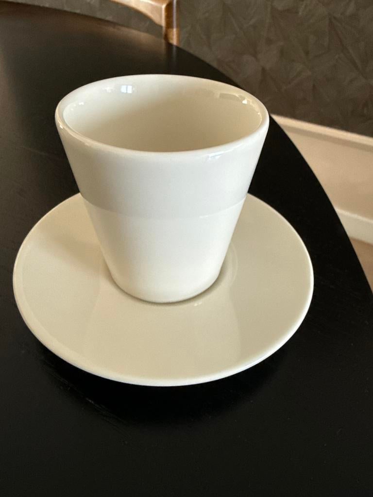 Iittala espresso kop en schotel, Huis en Inrichting, Keuken | Servies, Ophalen, Keramiek, Zo goed als nieuw, Effen