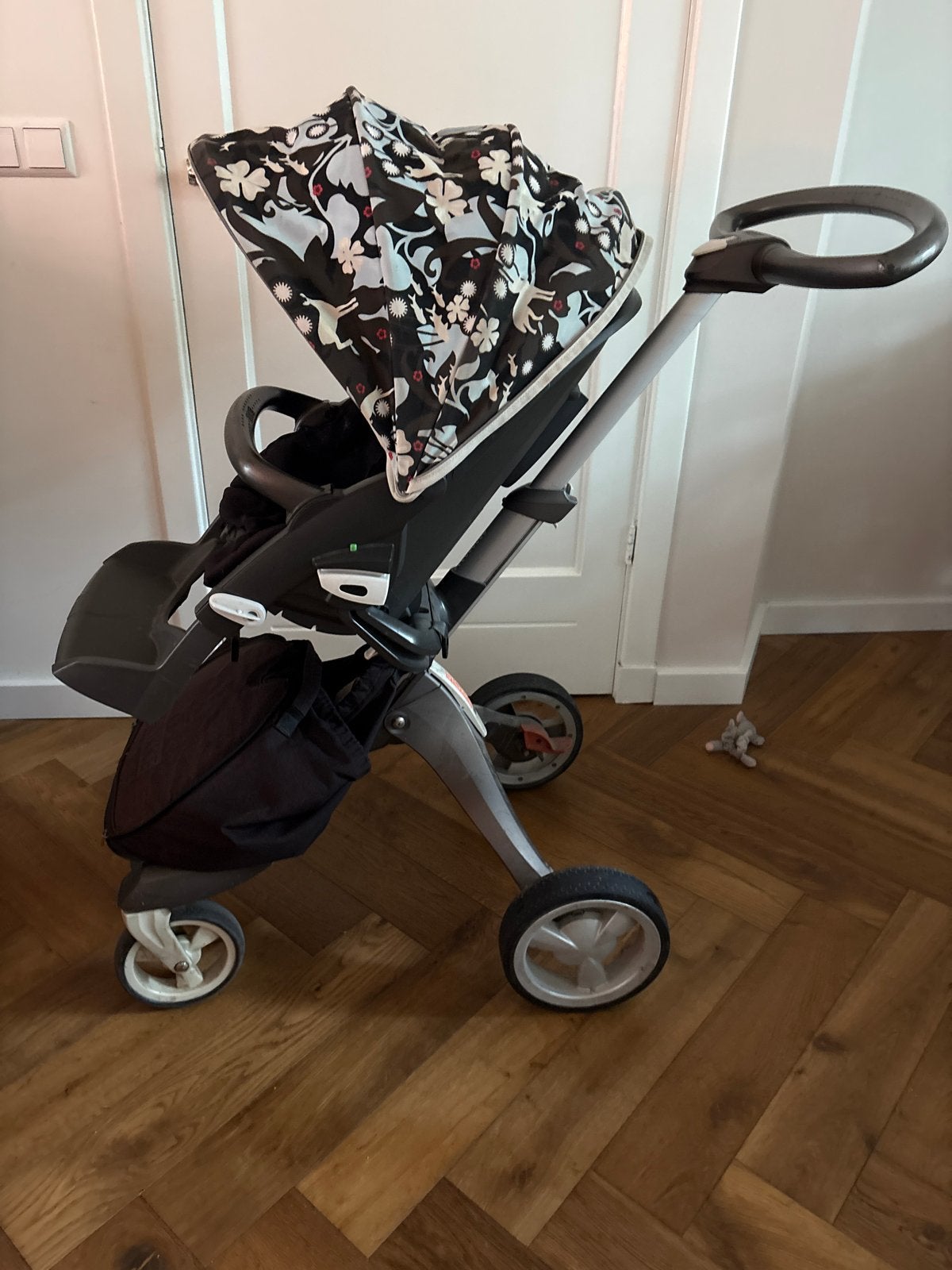Stokke kinderwagen - Comfortabel en stijlvol, Gebruikt, Verstelbare duwstang, Ophalen, Kinderwagen