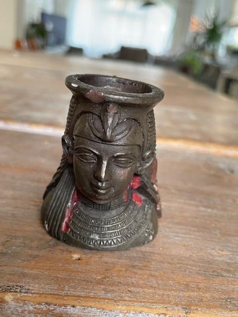 Vintage stenen beeldje / kandelaartje. Egyptische farao., Ophalen