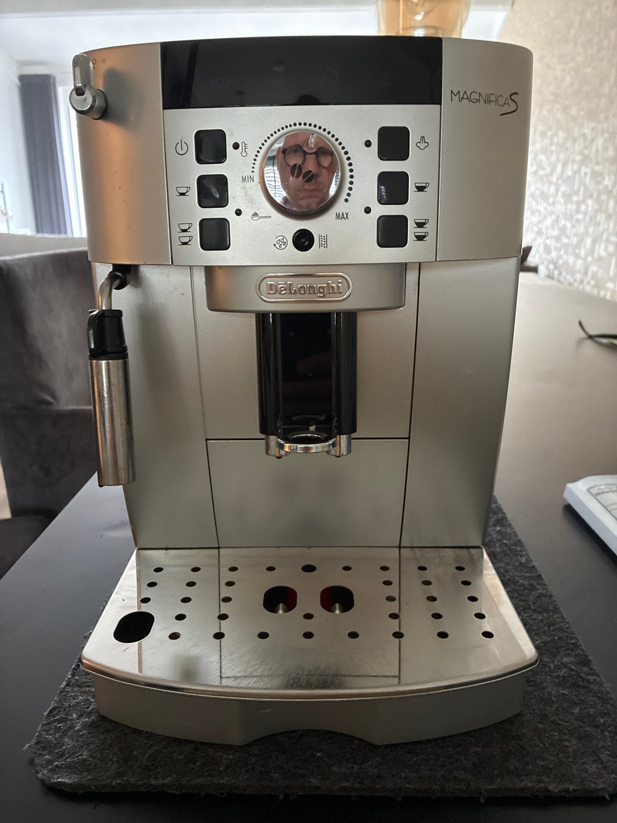 Delonghi Ecam 22.110 koffiemachine - nette staat, Witgoed en Apparatuur, Koffiezetapparaten, Ophalen, Afneembaar waterreservoir