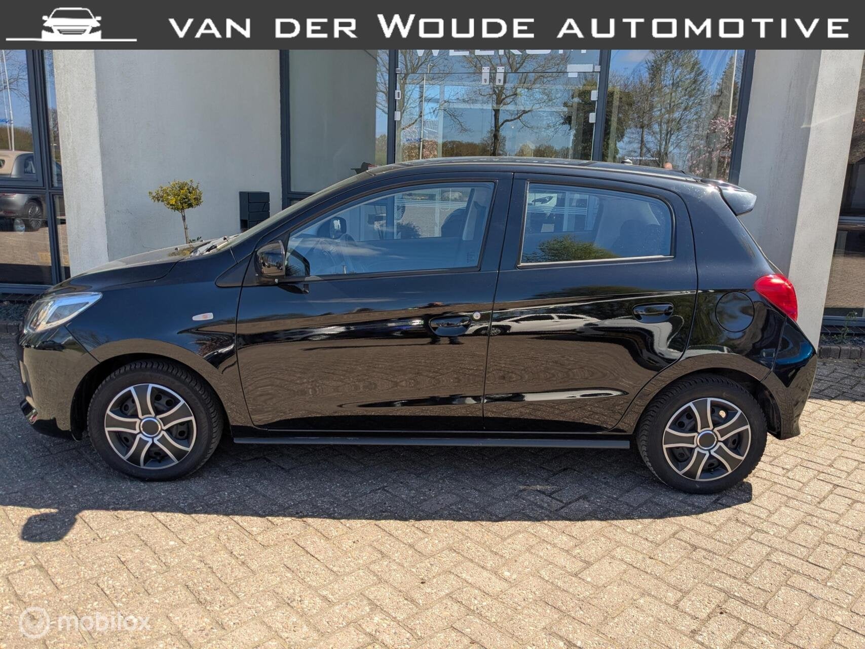 Mitsubishi Space Star 1.2 Connect+, Voorwielaandrijving, 850 kg, Zwart, Bedrijf