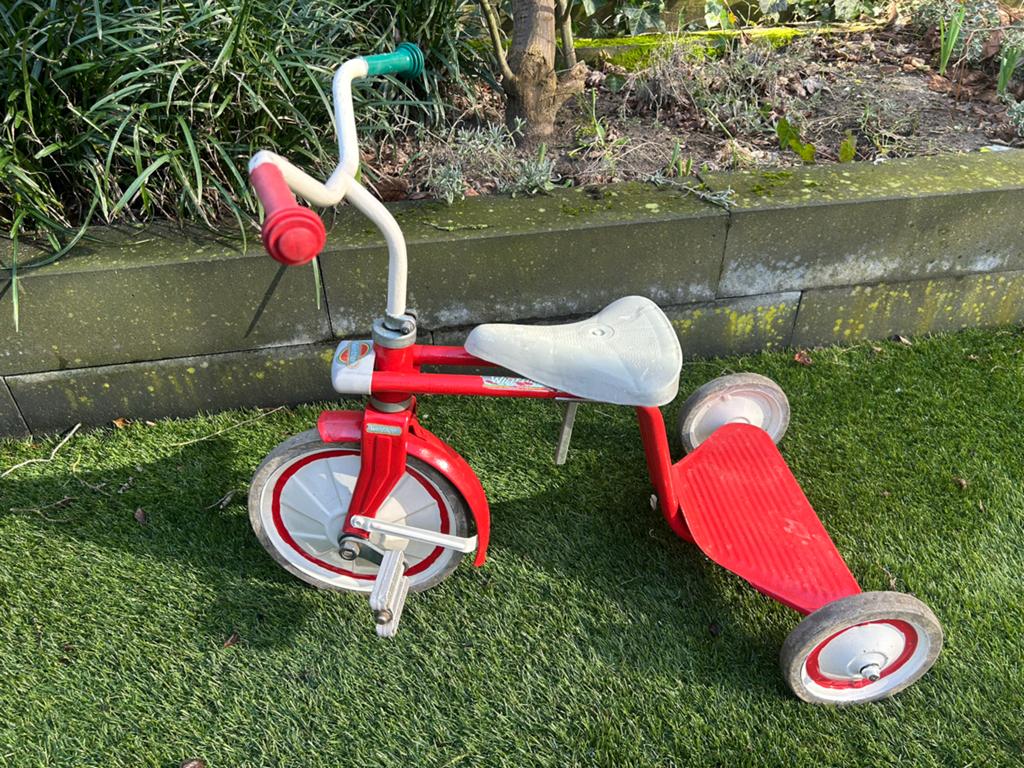 Vintage rode driewieler voor kinderen, Ophalen, Gebruikt, Terugtraprem, Verstelbare zitting