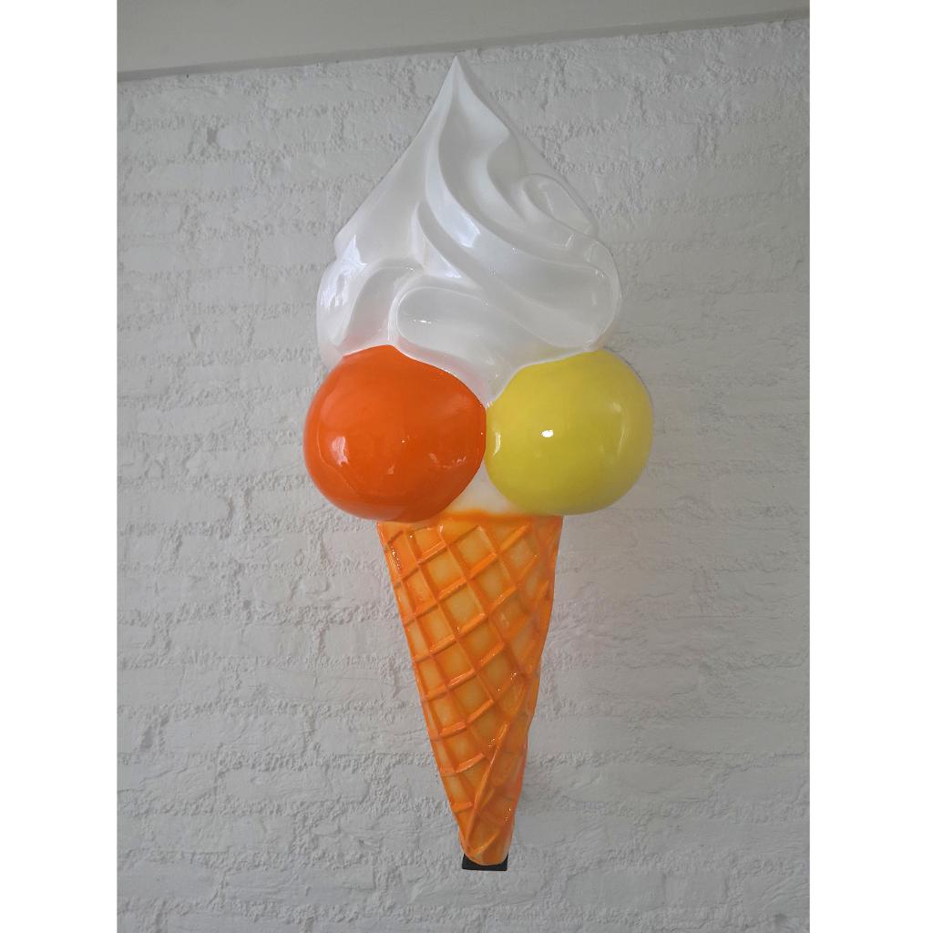 Schepijsje 90 cm - polyster schepijs op ijshoorn met beugel, Verzamelen, Merken en Reclamevoorwerpen, Ophalen, HorecaBeelden, Overige typen