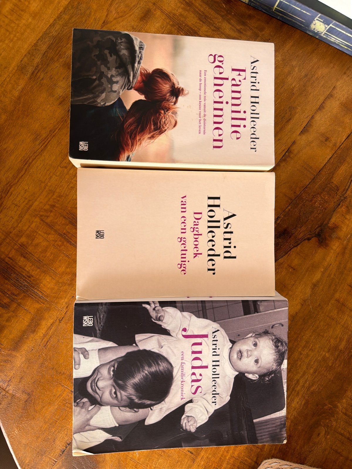 3 Astrid Holleeder Boeken: Familiegeheimen, Dagboek, Judas, Ophalen of Verzenden, Gelezen, Nederland