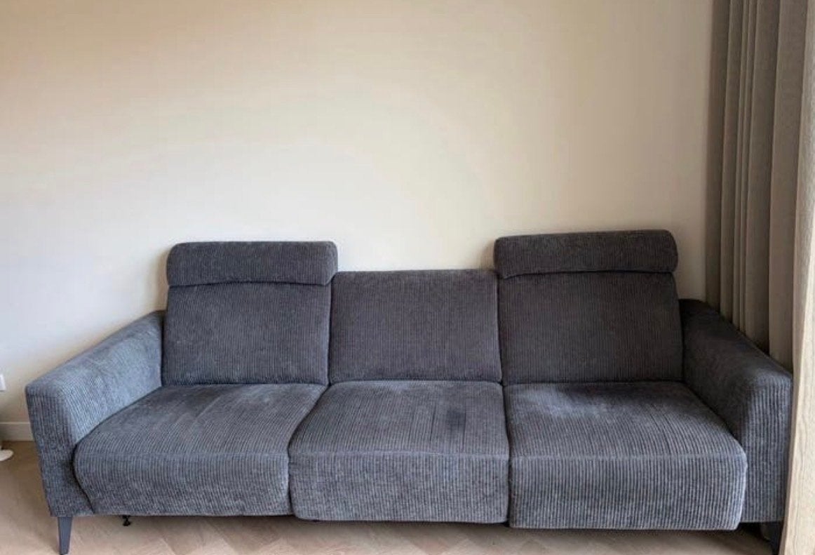 Grijze driezitsbank met relaxfunctie, Ophalen, Driepersoons, 75 tot 100 cm, Zo goed als nieuw