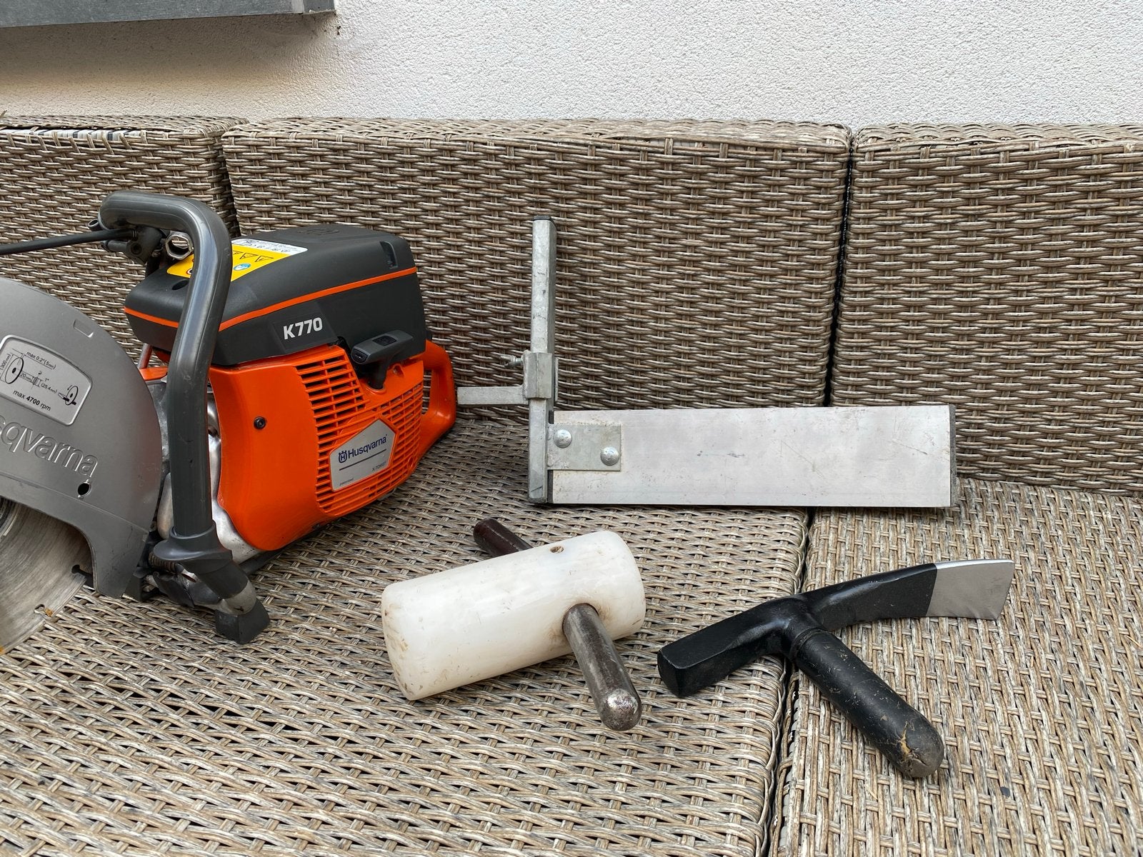 Husqvarna K770 bandenzaag 300mm en straatmakers gereedschap, Ophalen of Verzenden, Zo goed als nieuw