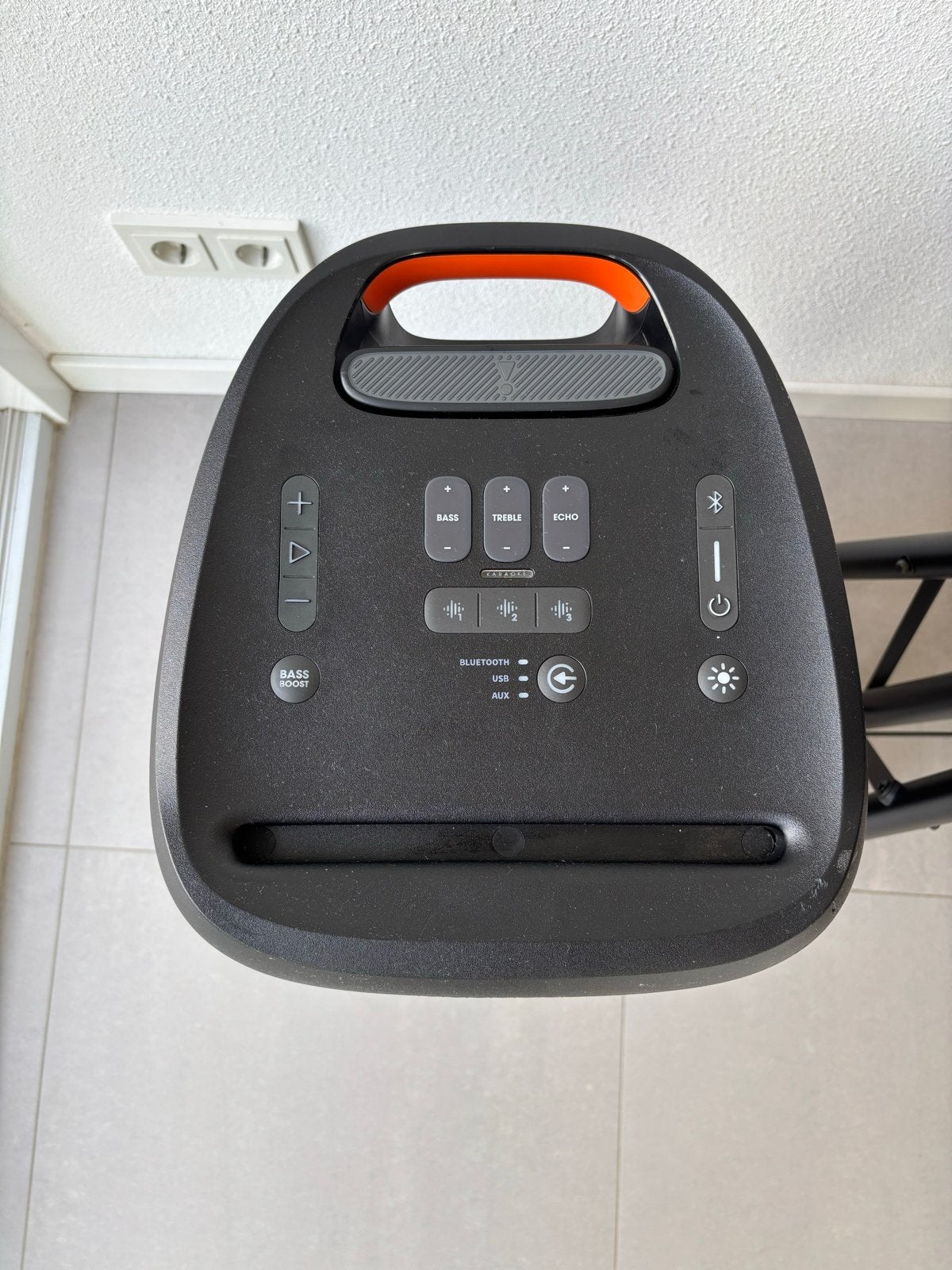 Foto 8 van JBL Partybox 310 met statief - Party Speaker met LED