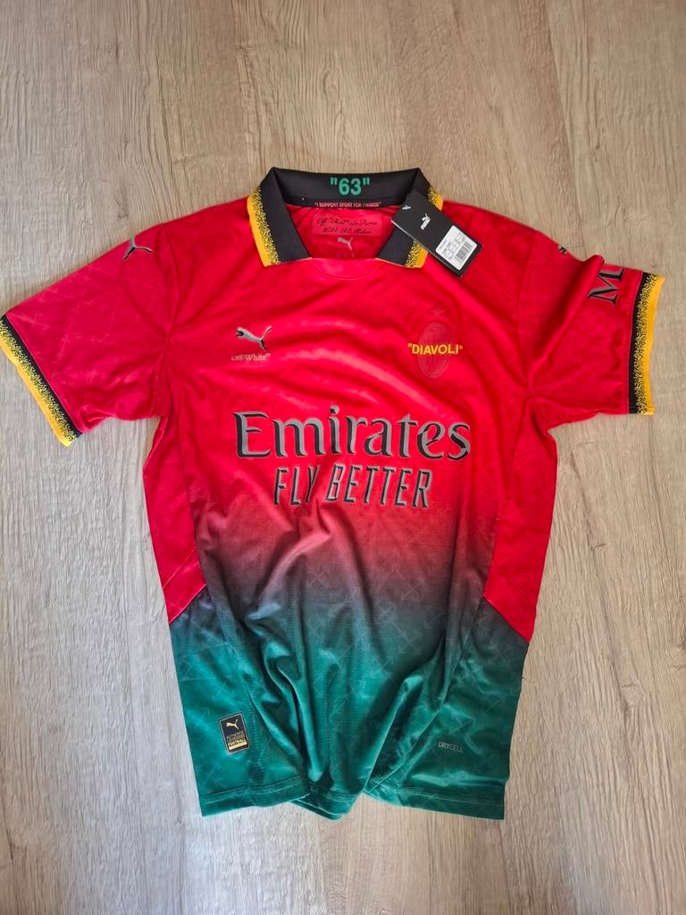 Voetbalshirt rood/groen met sponsor Emirates Fly Better, Maat M, Ophalen of Verzenden, Nieuw, Shirt