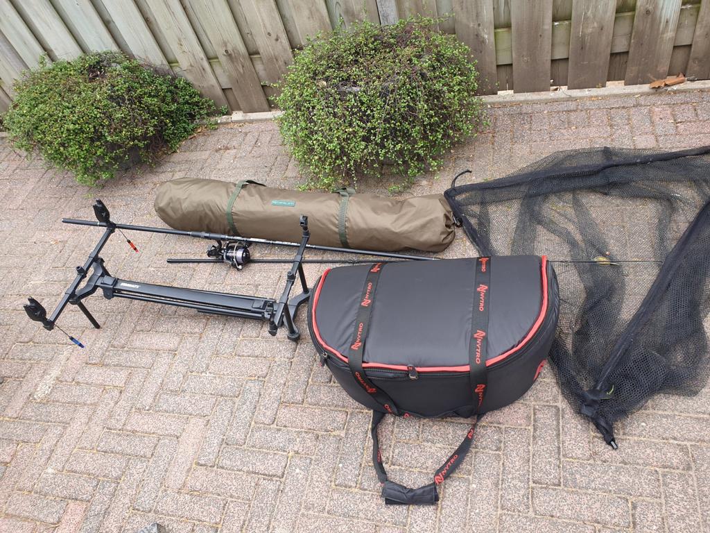 Complete karper vis set - Klaar om te vissen!, Watersport en Boten, Hengelsport | Karpervissen, Ophalen of Verzenden, Zo goed als nieuw