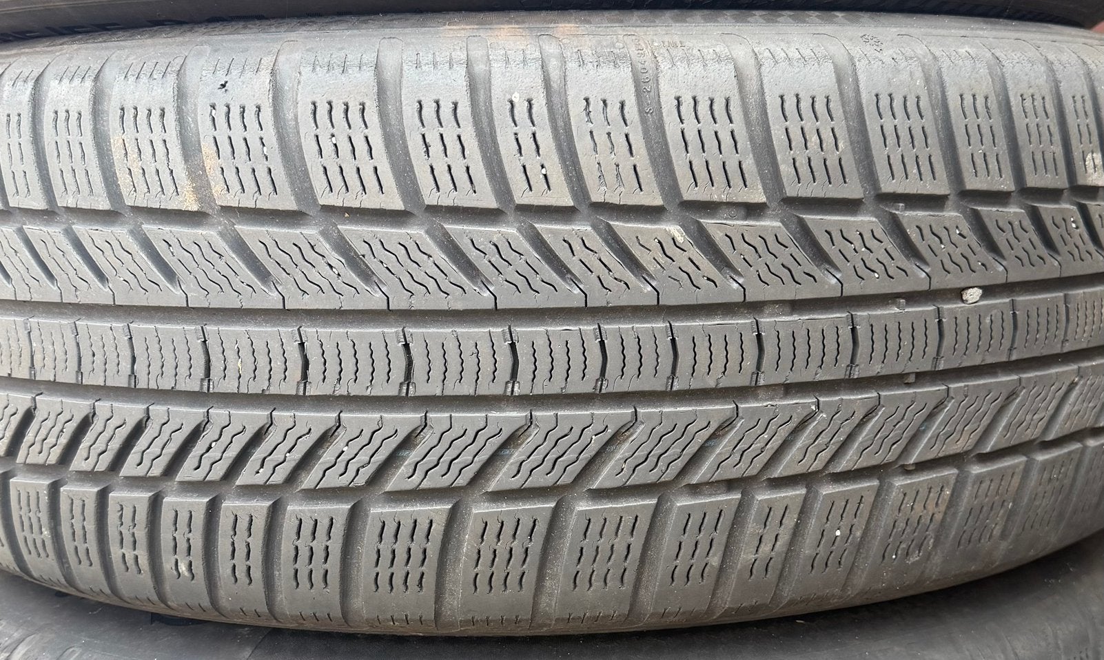 4 Volkswagen wheels and continental winter tyres, Ophalen, Zo goed als nieuw