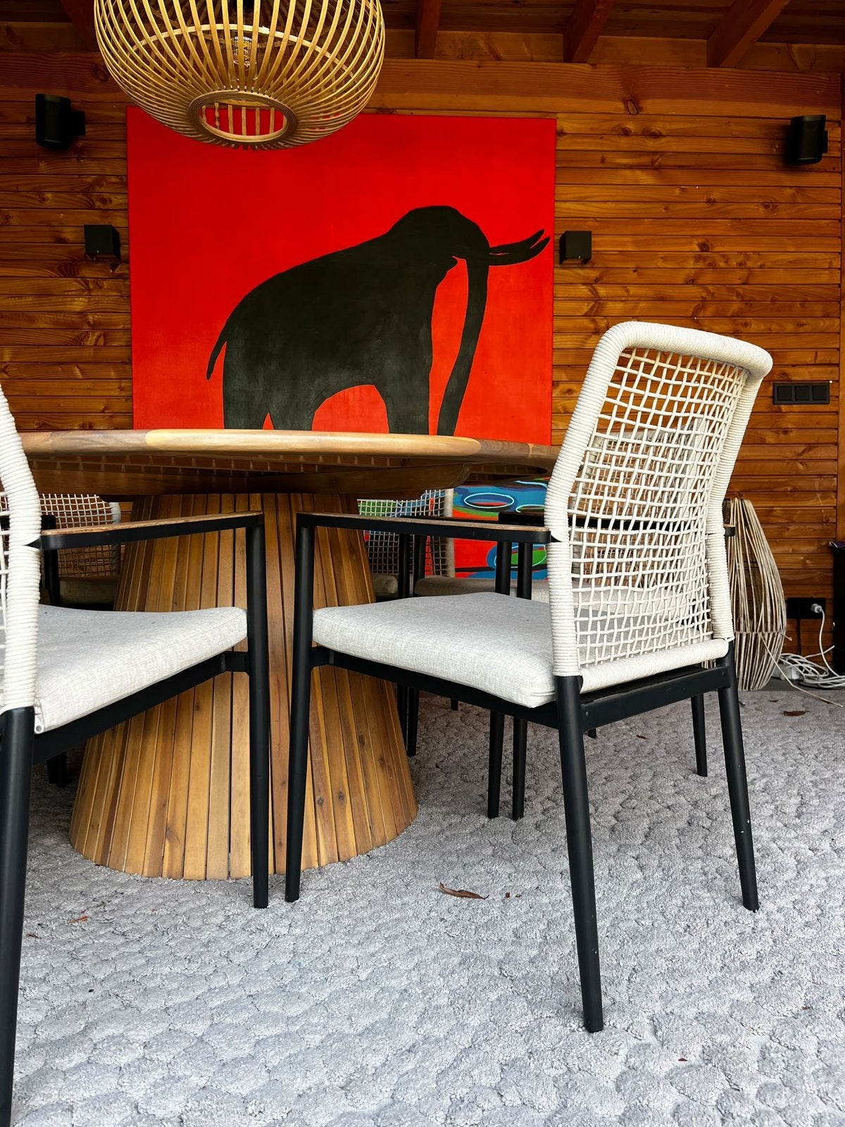 Foto 3 van Ronde eettafel met 6 stoelen - Teakhout en Wicker