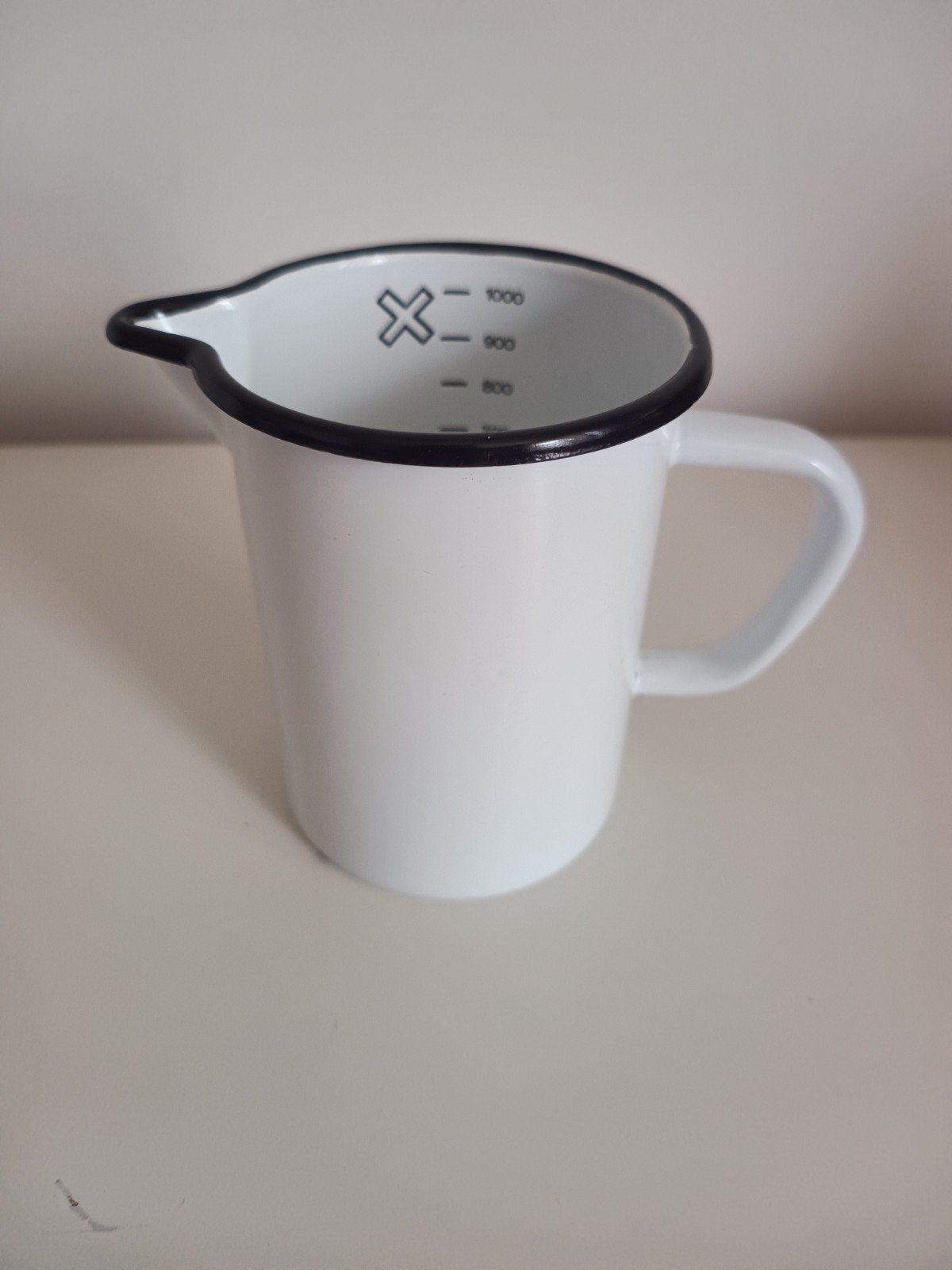 Retro geëmailleerde maatkan 1 liter wit zwart jaren '70, Antiek en Kunst, Ophalen of Verzenden
